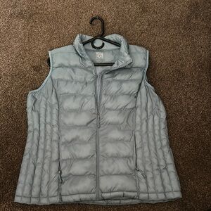 32 Degrees Women's Light Gray Puffer Vest